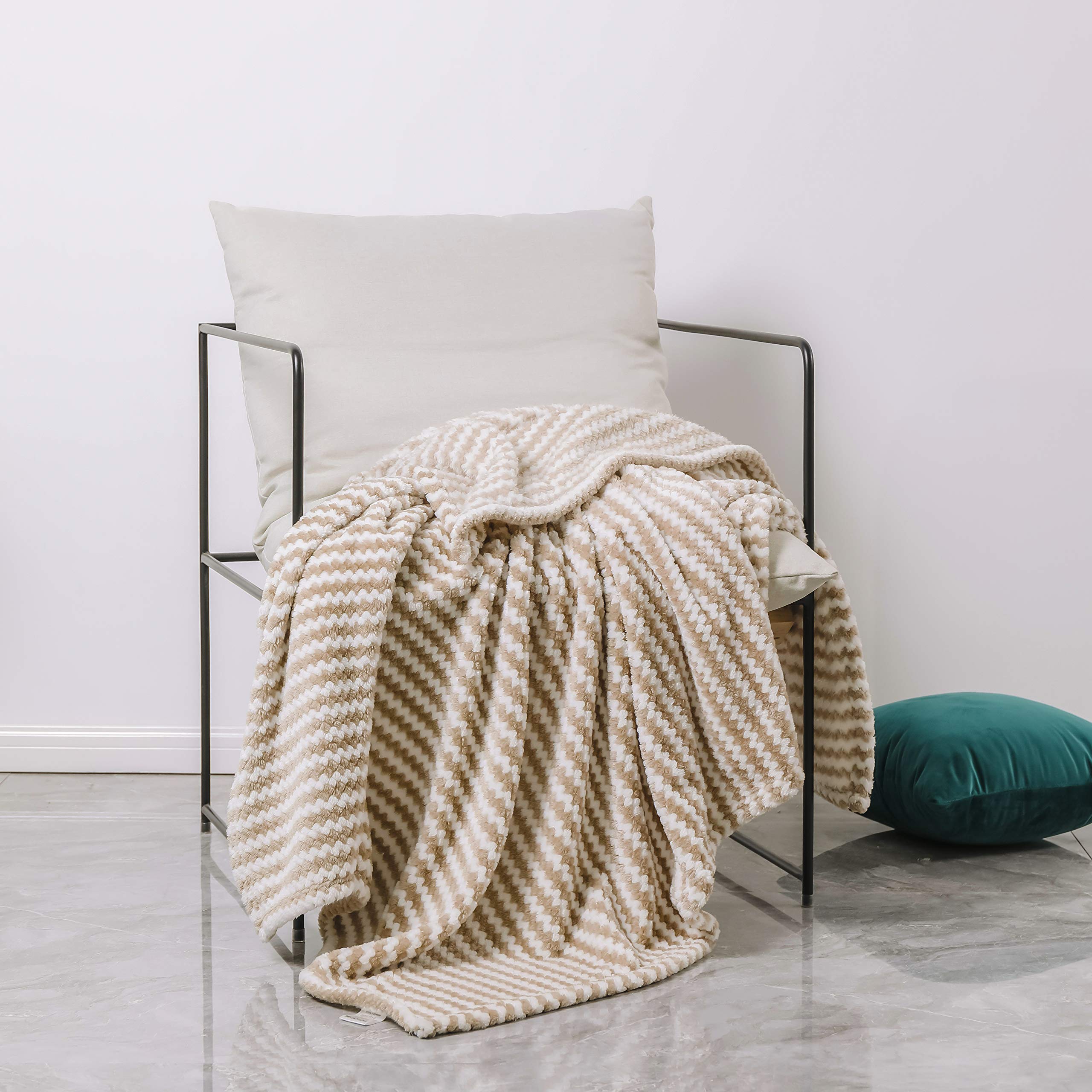 #color_Brown and White