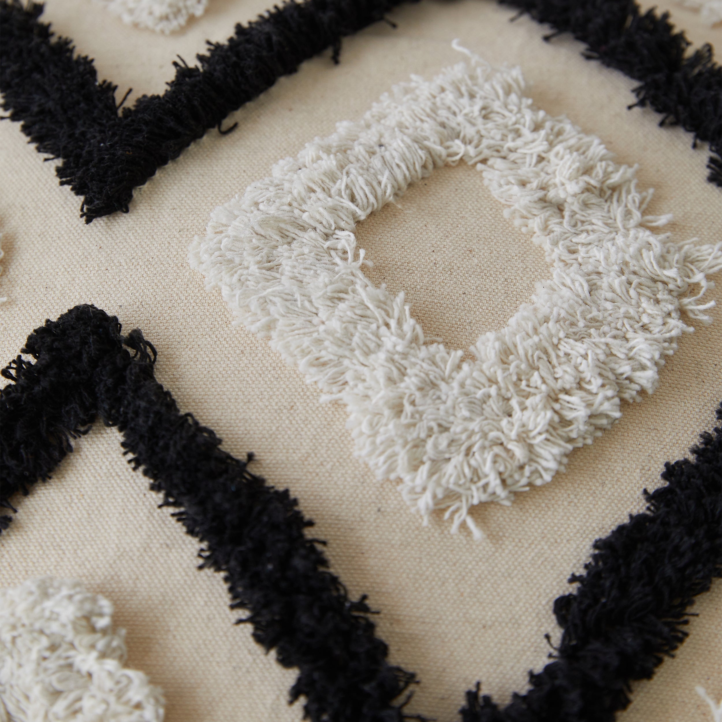 #color_Tufted Black Diamond