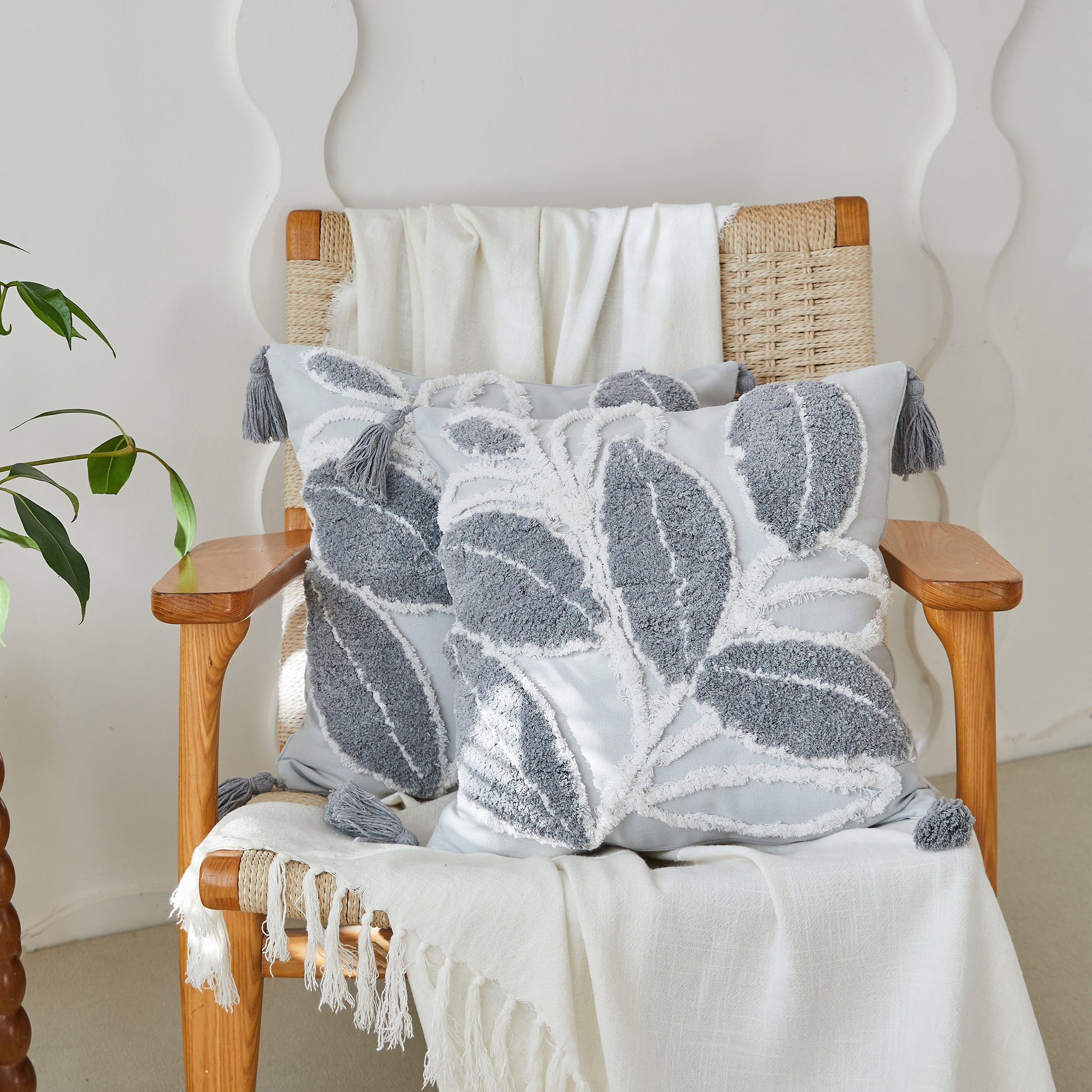 #color_tufted grey leaf