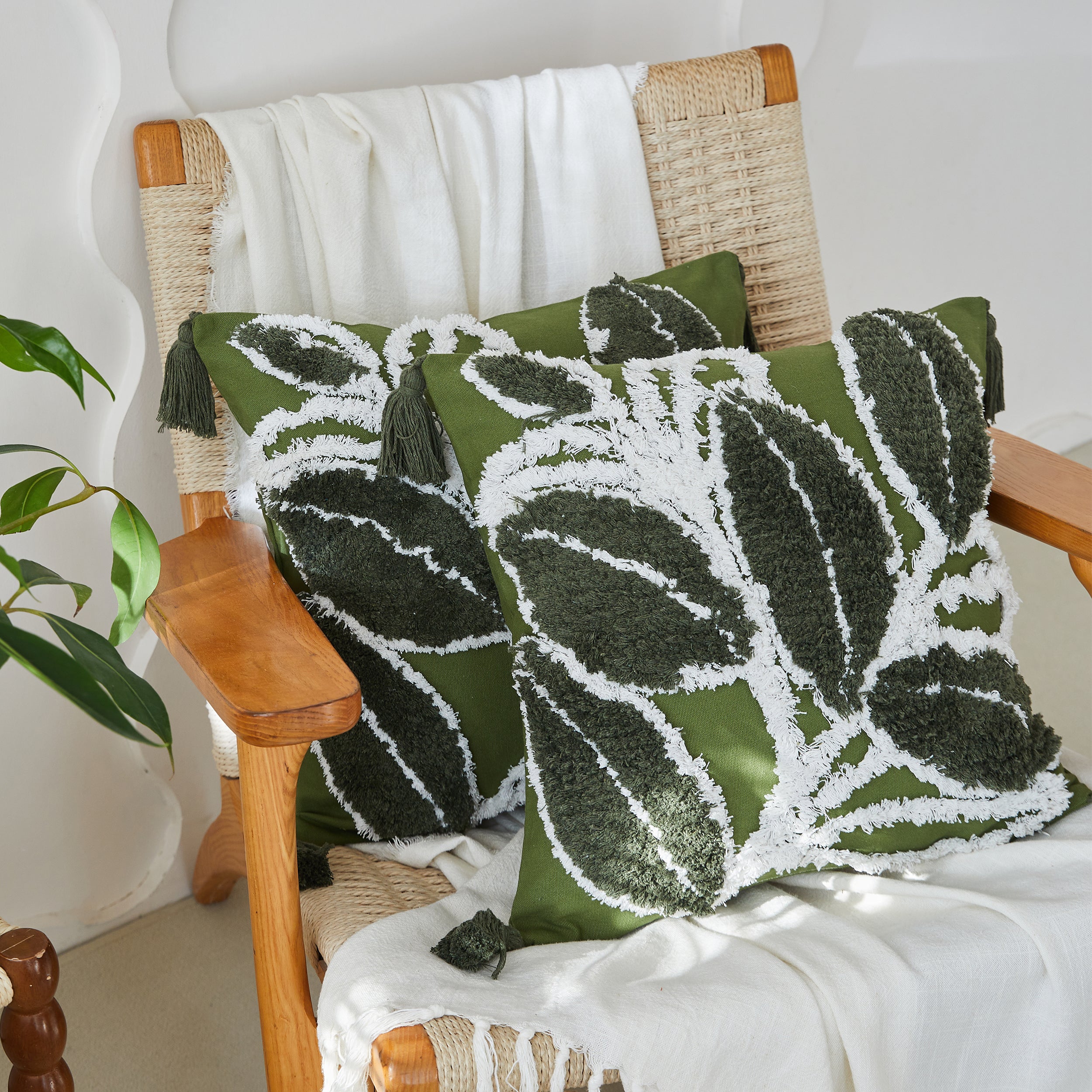 #color_tufted green leaf