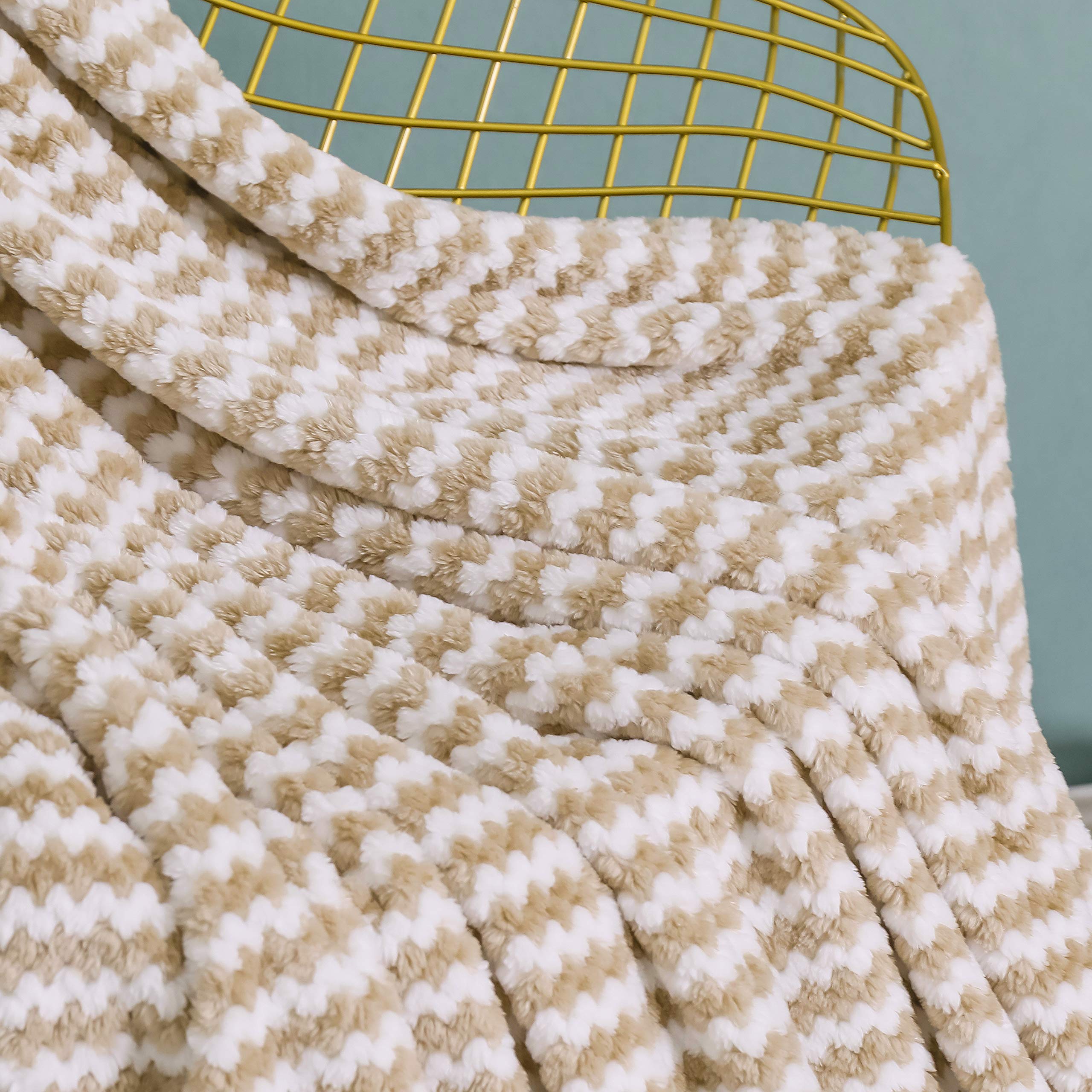 #color_Brown and White