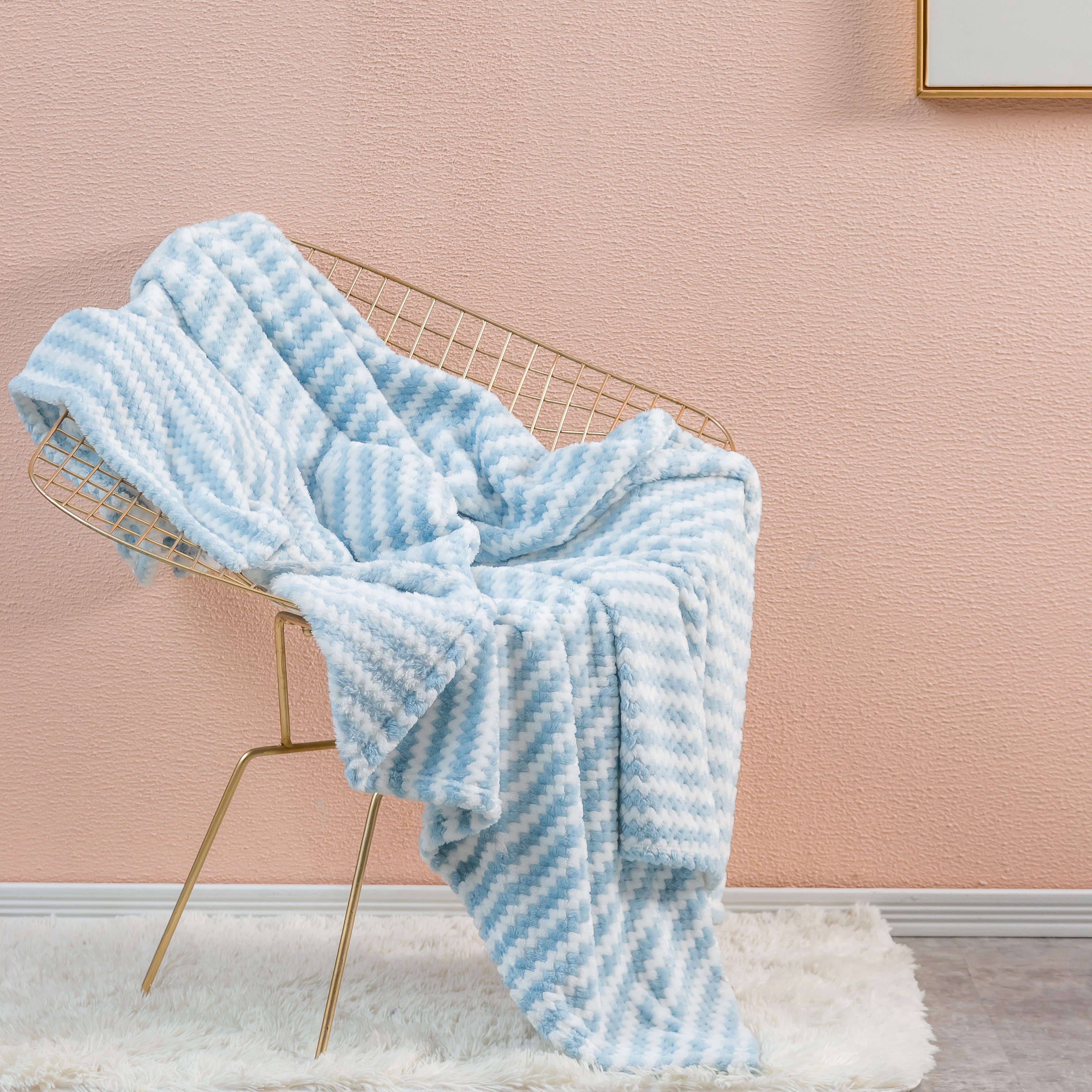 #color_Blue and White