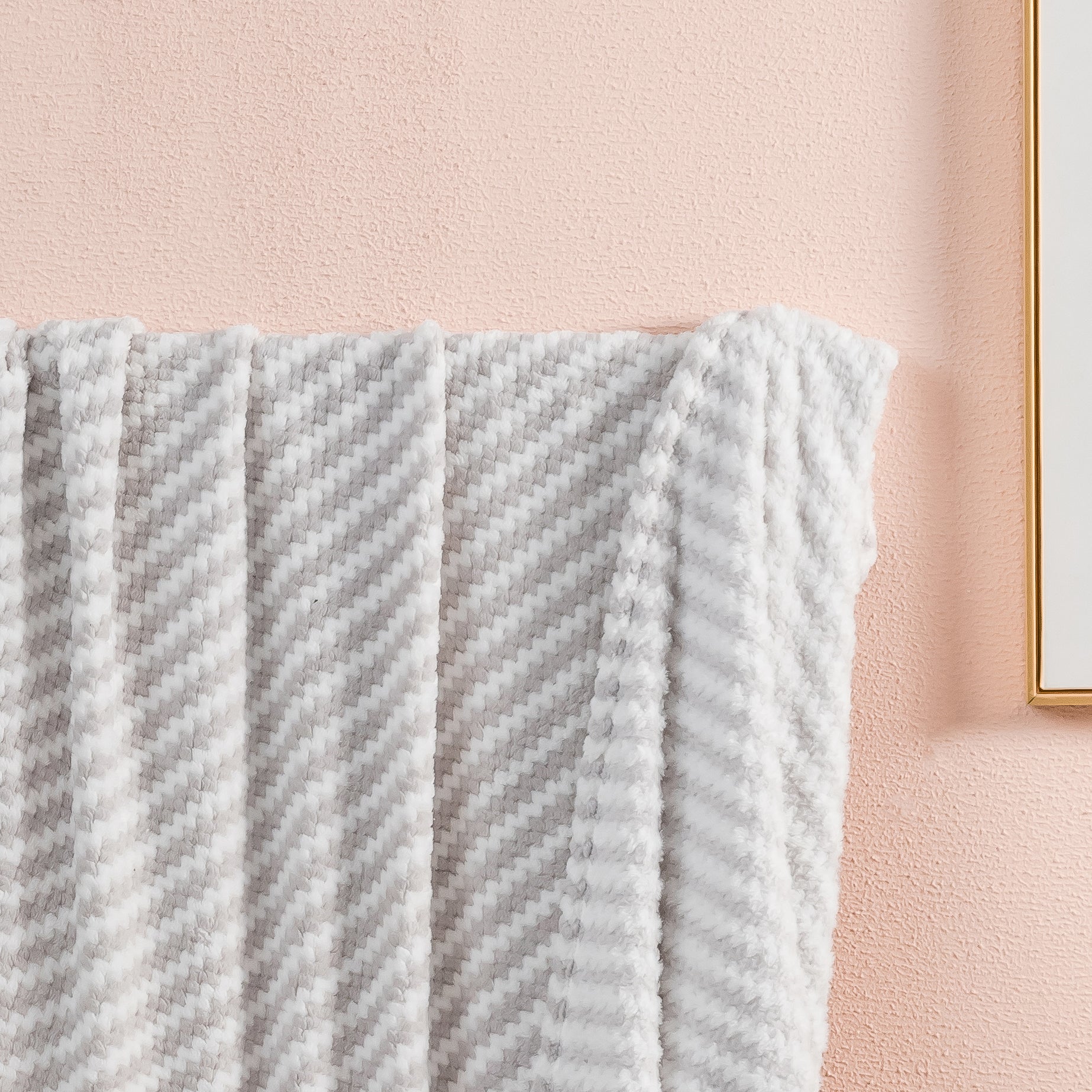 #color_Grey and White