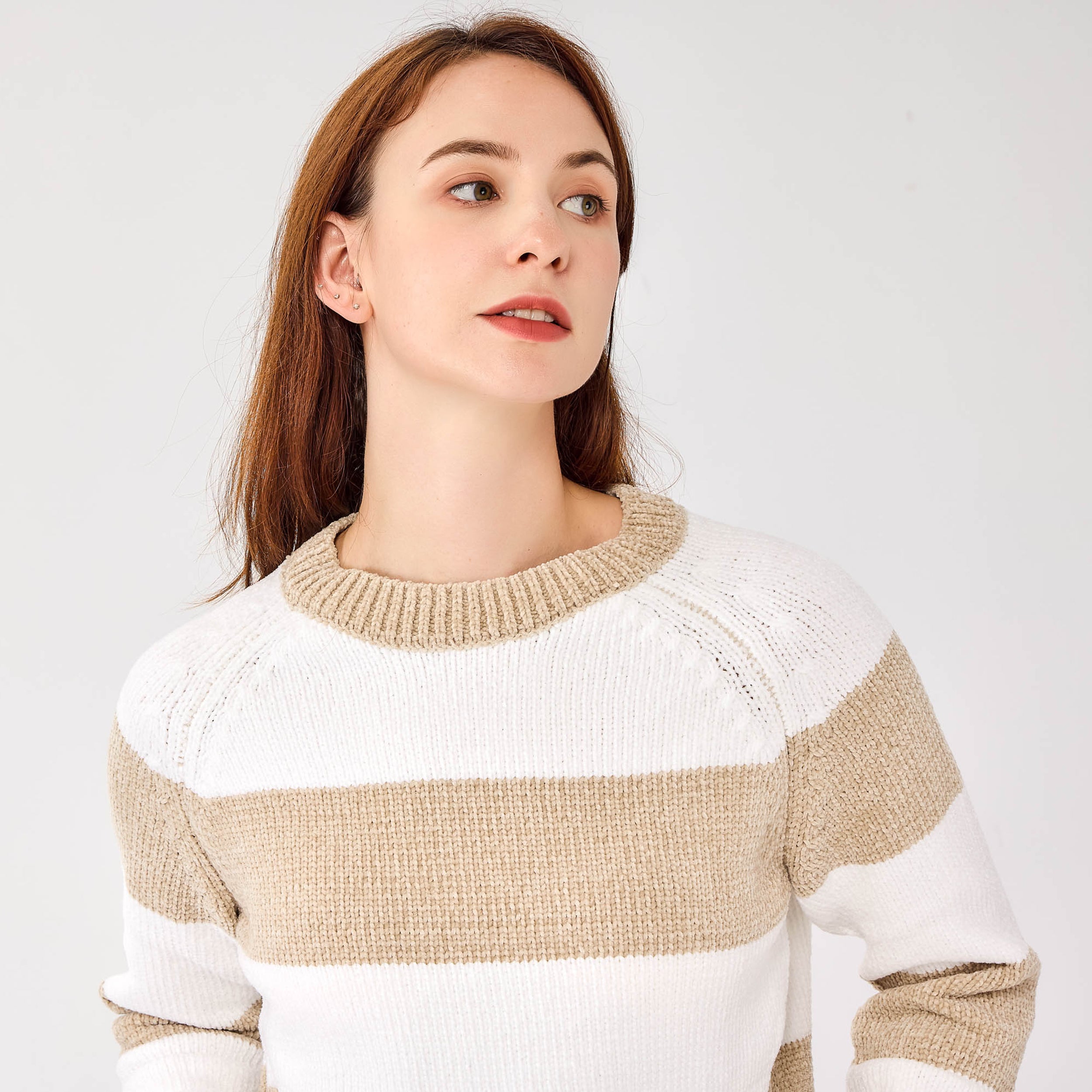 #color_khaki and white