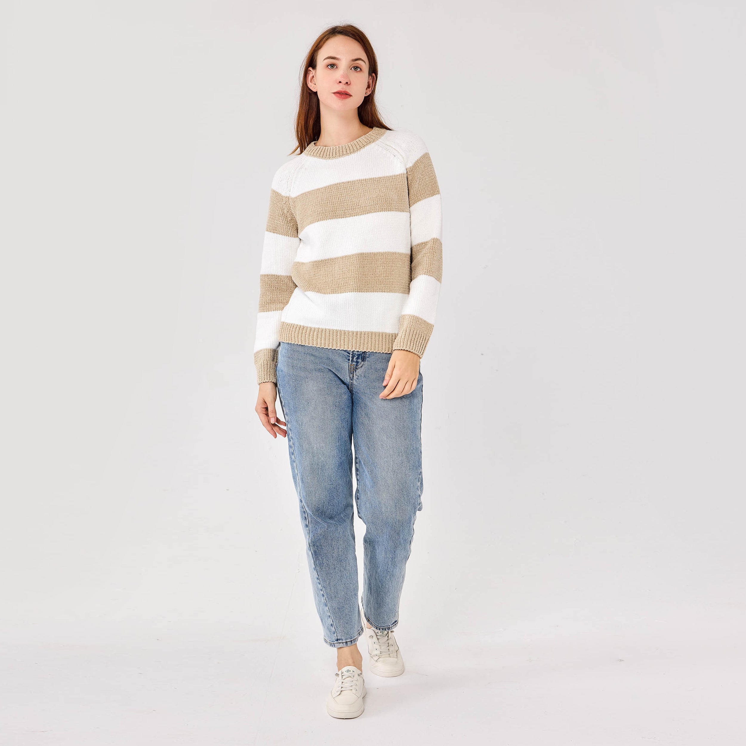 #color_khaki and white