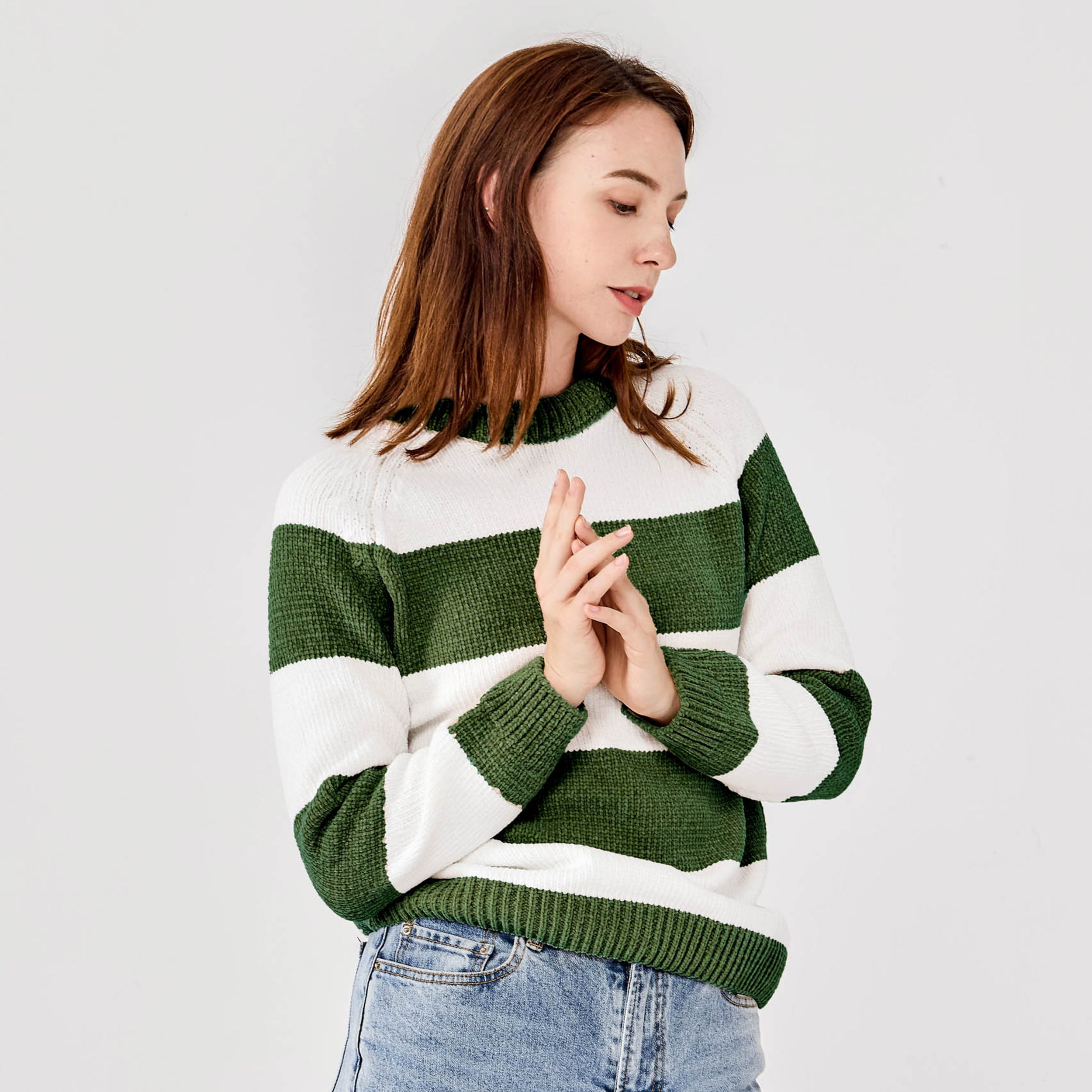 #color_olive green and white