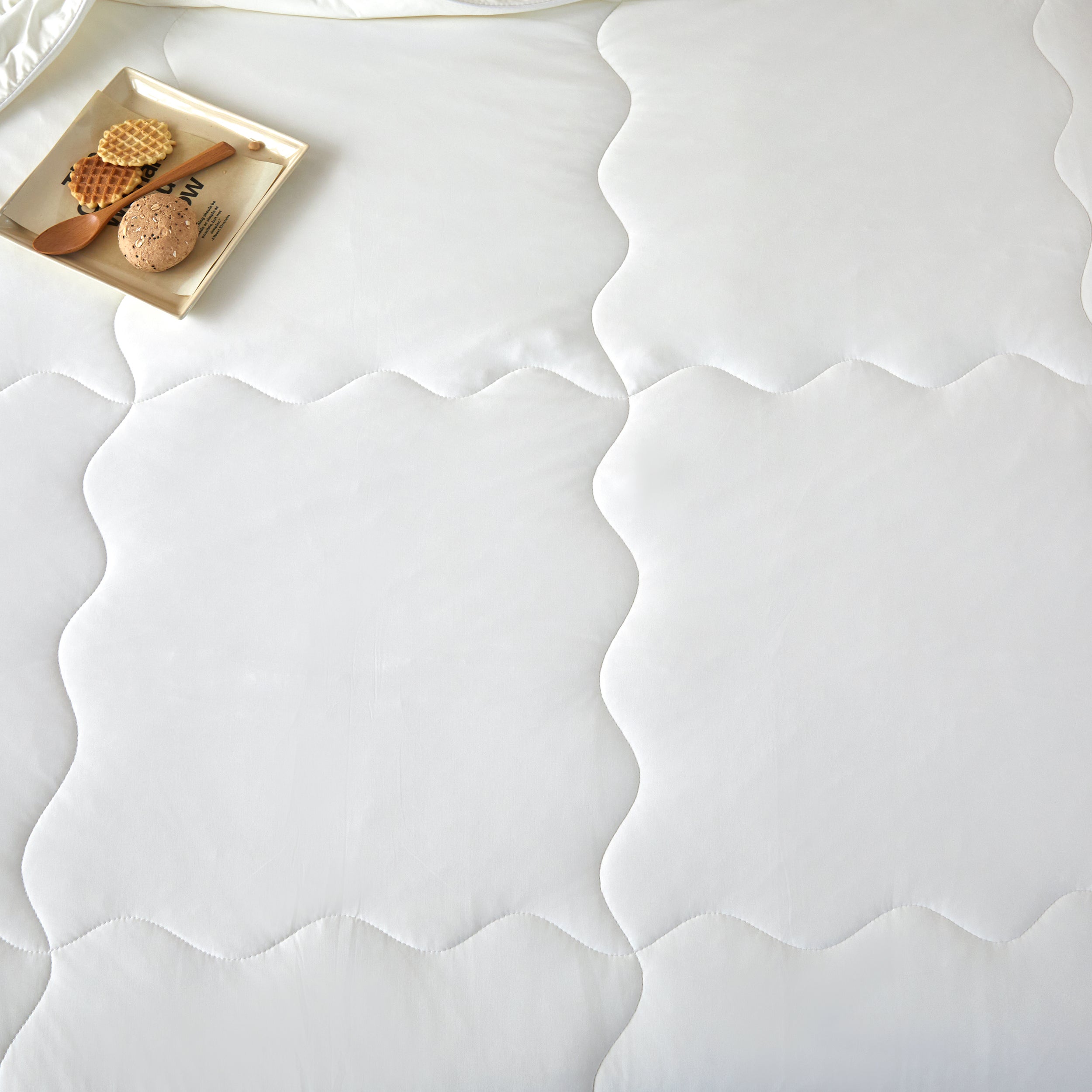 Summer Cooling Comforter - Grid Pattern