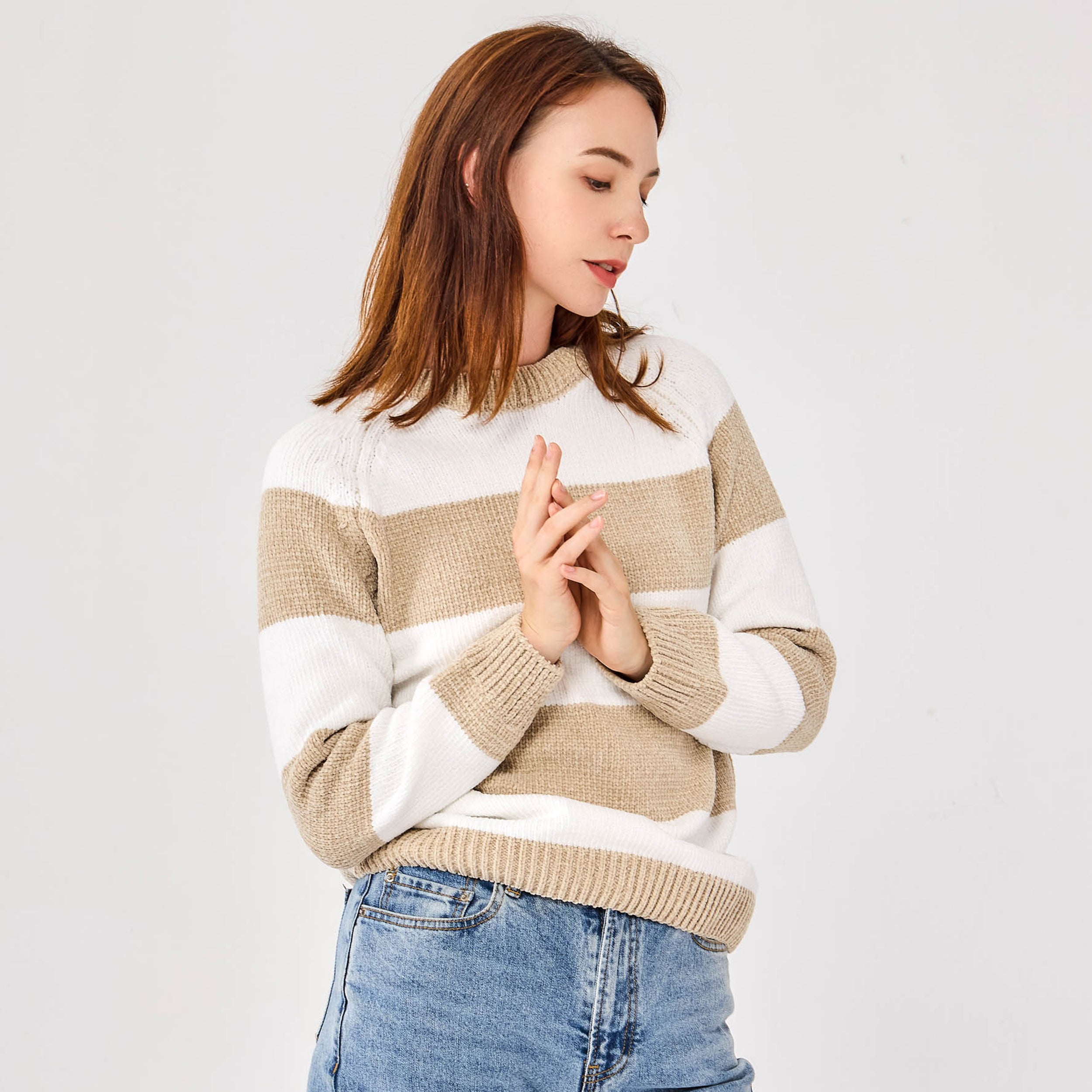 #color_khaki and white