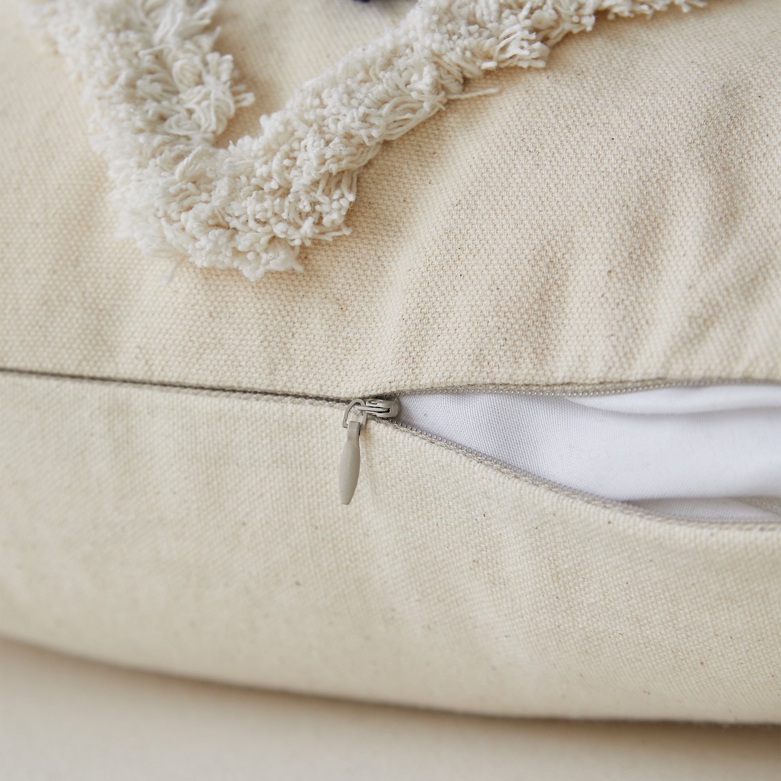 #color_Tufted Black Diamond