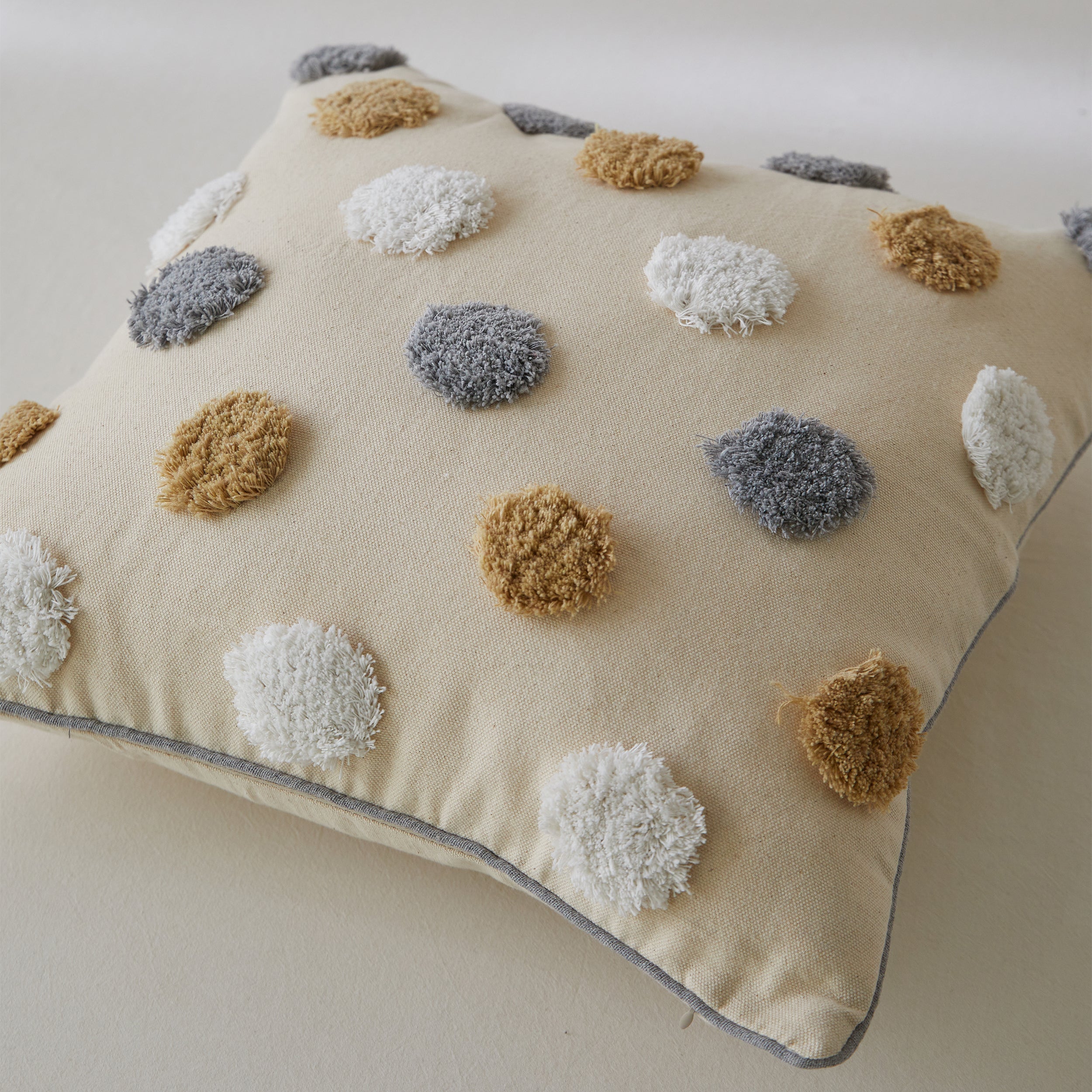 #color_Tufted Colorful Dots