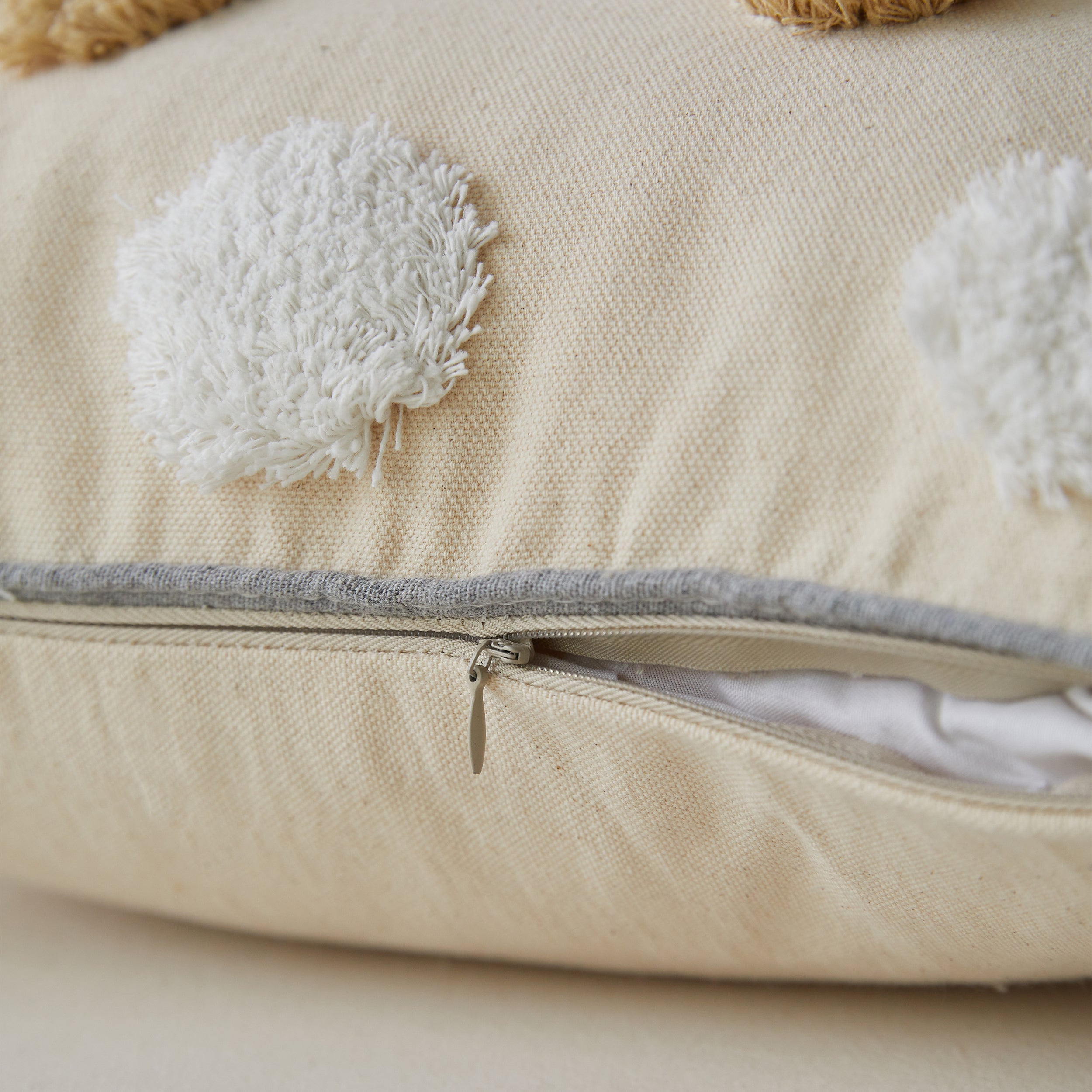 #color_Tufted Colorful Dots