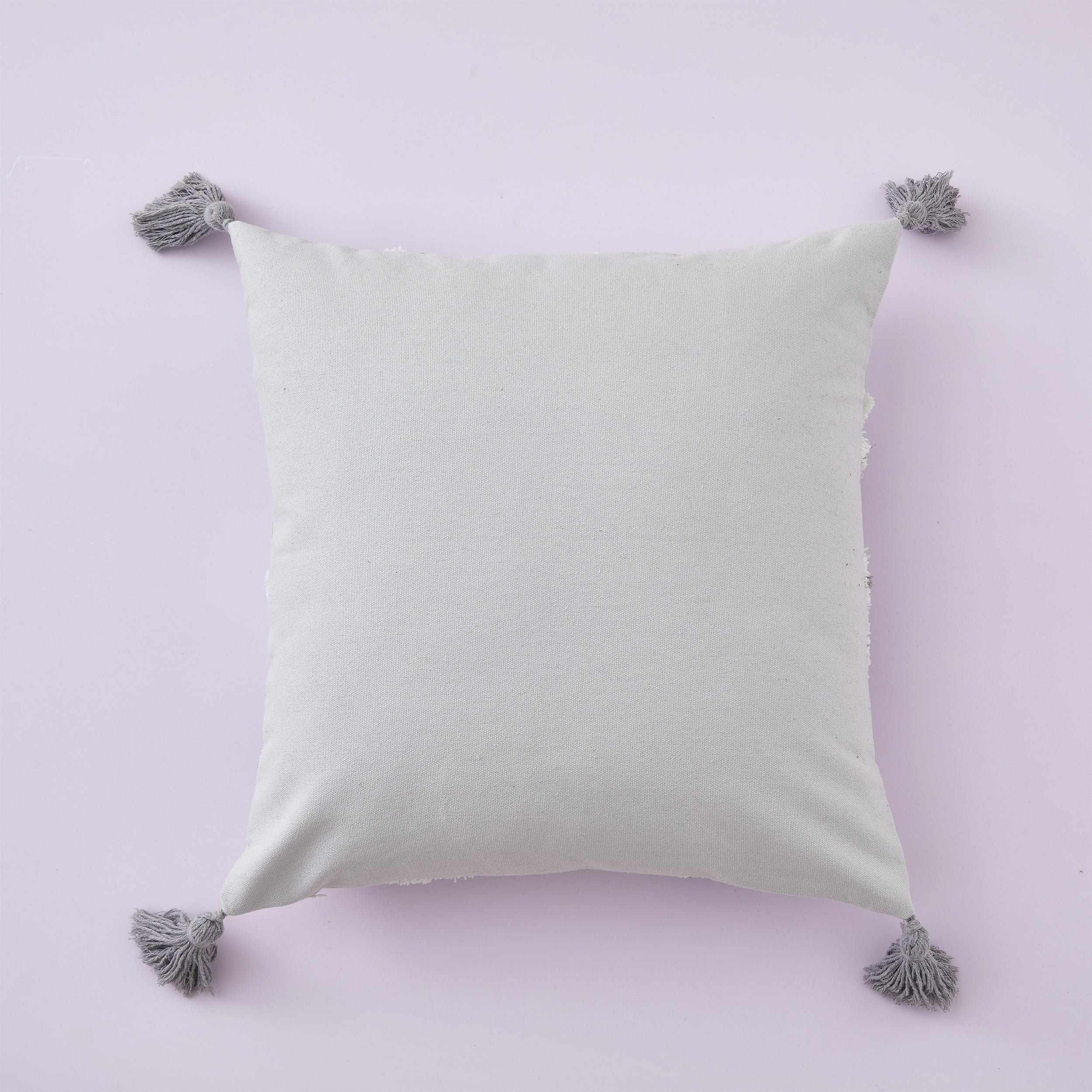 #color_tufted grey leaf