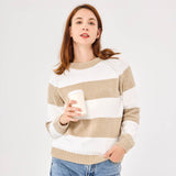 #color_khaki and white