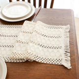 Chemin de table en coton macramé - Pompons