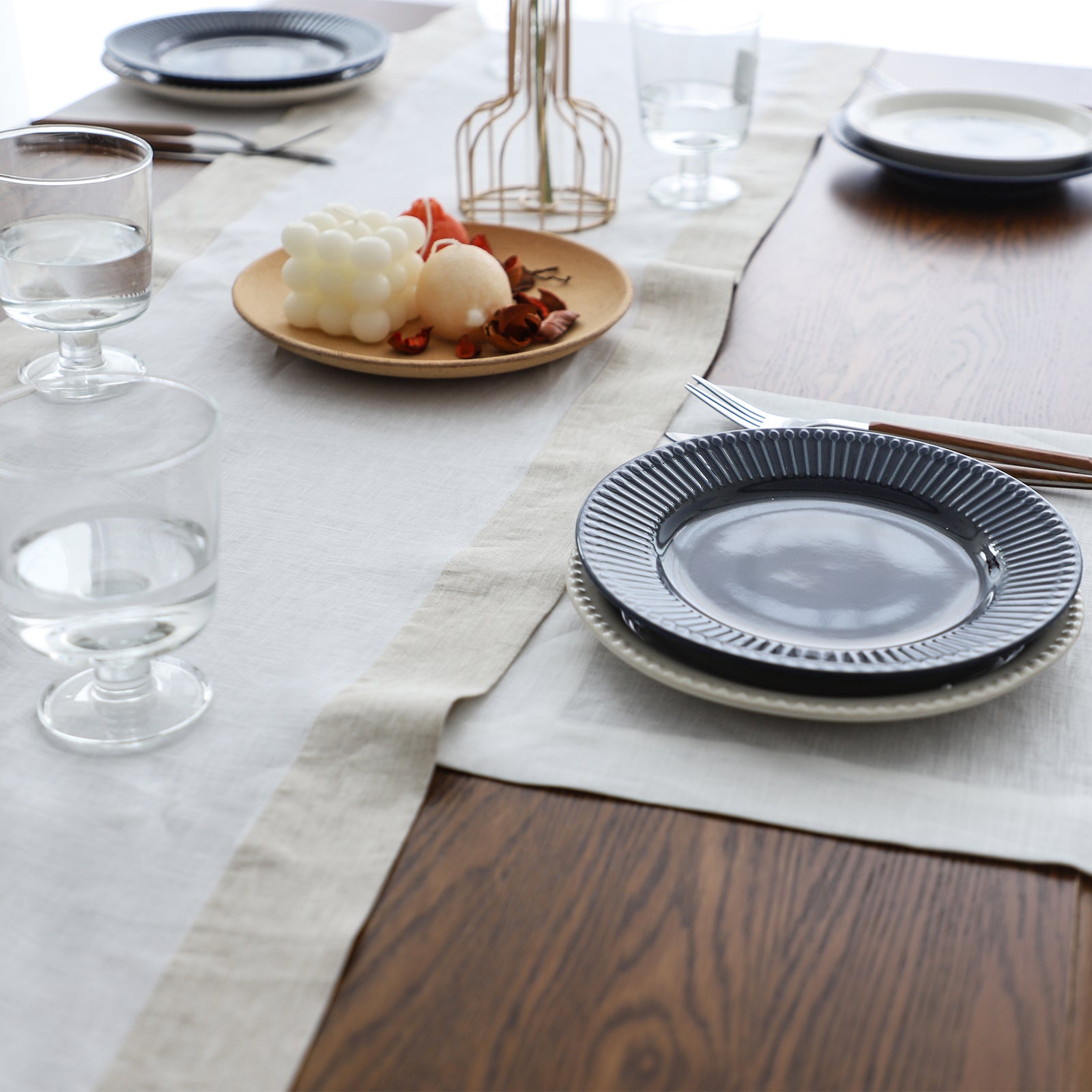 Camino de mesa de lino con borde de color